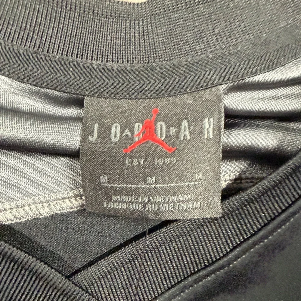 Jordan Jersey Mens Medium Black Silver Oversized V-Neck Hockey Style HV0109-010
